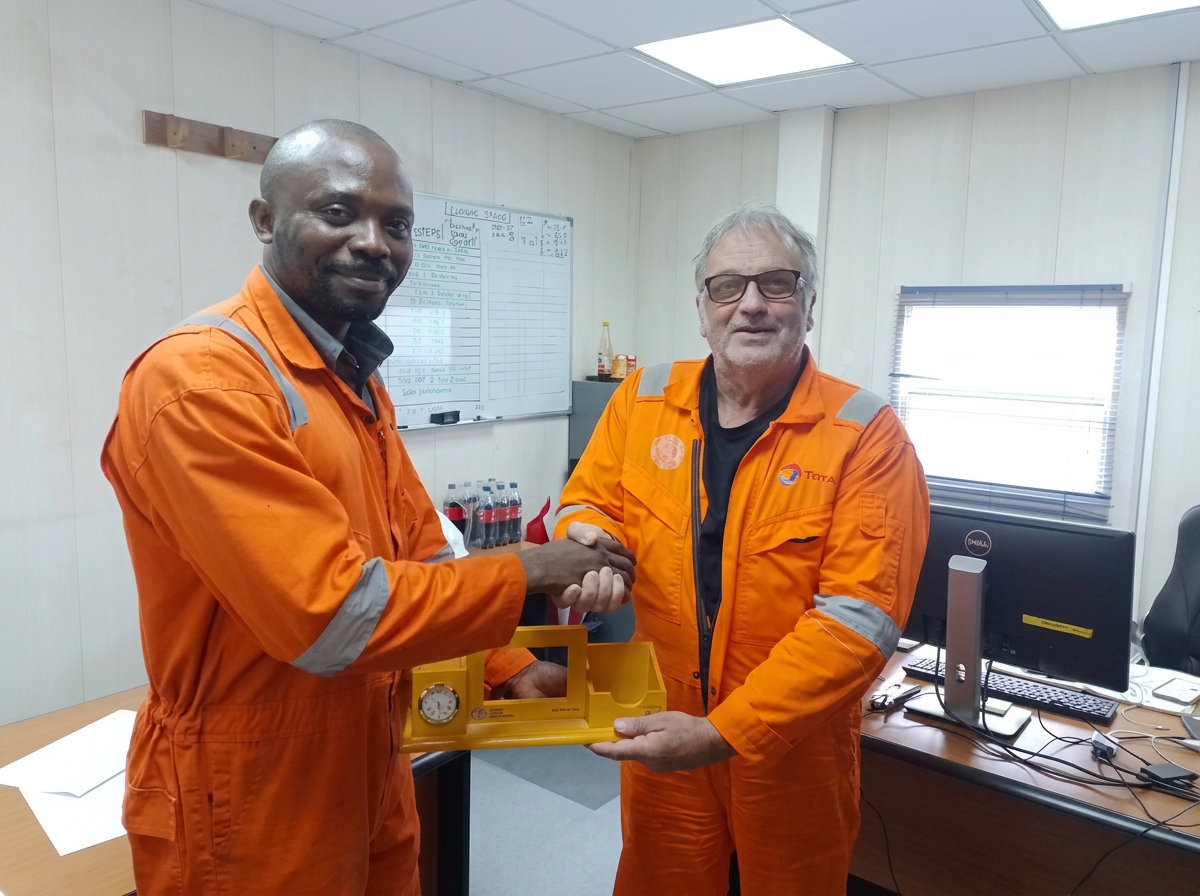 Award of Great Performance Given to Kamharis Team by TOTAL Ikike Project Representatives